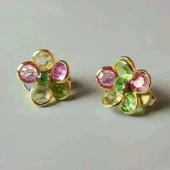 1/$59Vintage colorful crystal rhinestones flower clip on earrings in Gold-ton… - Picture 17 of 17